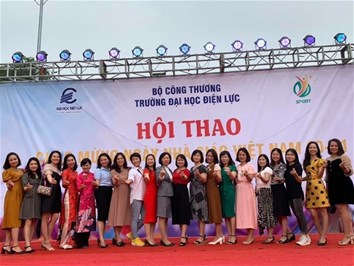 Khoa đã tham gia chương trình mít tinh ngày 20/11 của nhà trường tại cơ sở 2